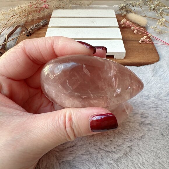 Gorgeous Gemmy Rose Quartz Double Heart Carving - Picture 3 of 7